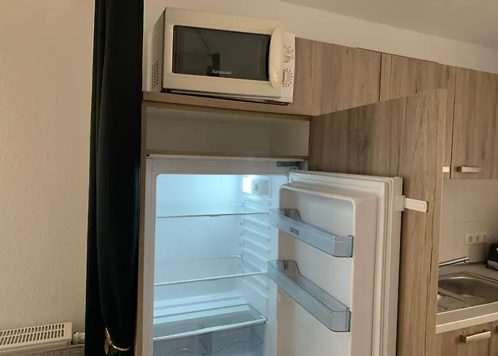 Ferienwohnung 2 Gruener Fuerst Mit Sitzecke Im Innenhof & Parkplatz & Naehe Park