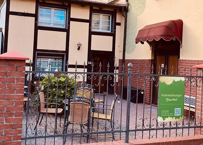 Ferienwohnung 2 Gruener Fuerst Mit Sitzecke Im Innenhof & Parkplatz & Naehe Park