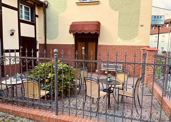 Ferienwohnung 2 Gruener Fuerst Mit Sitzecke Im Innenhof & Parkplatz & Naehe Park