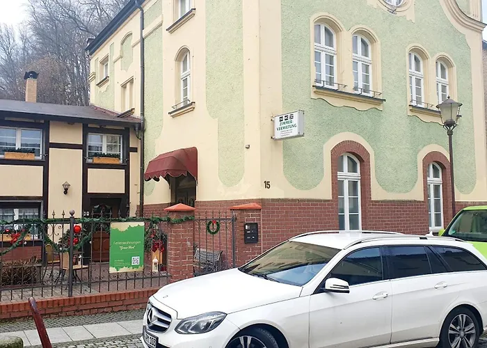 Ferienwohnung 2 Gruener Fuerst Mit Sitzecke Im Innenhof & Parkplatz & Naehe Park