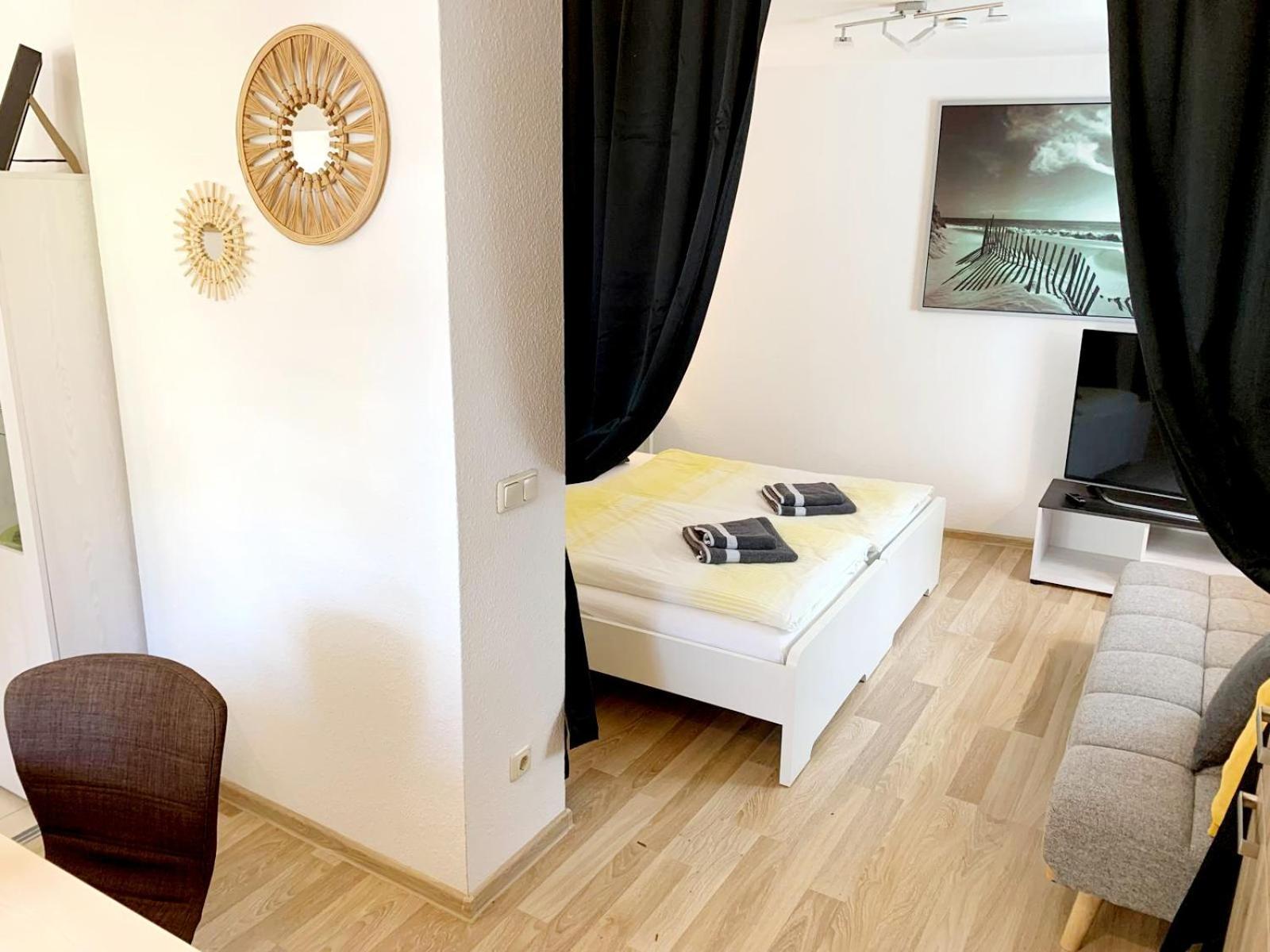 Apartment 2 Gruener Fuerst Mit Sitzecke Im Innenhof & Parkplatz & Naehe Park *