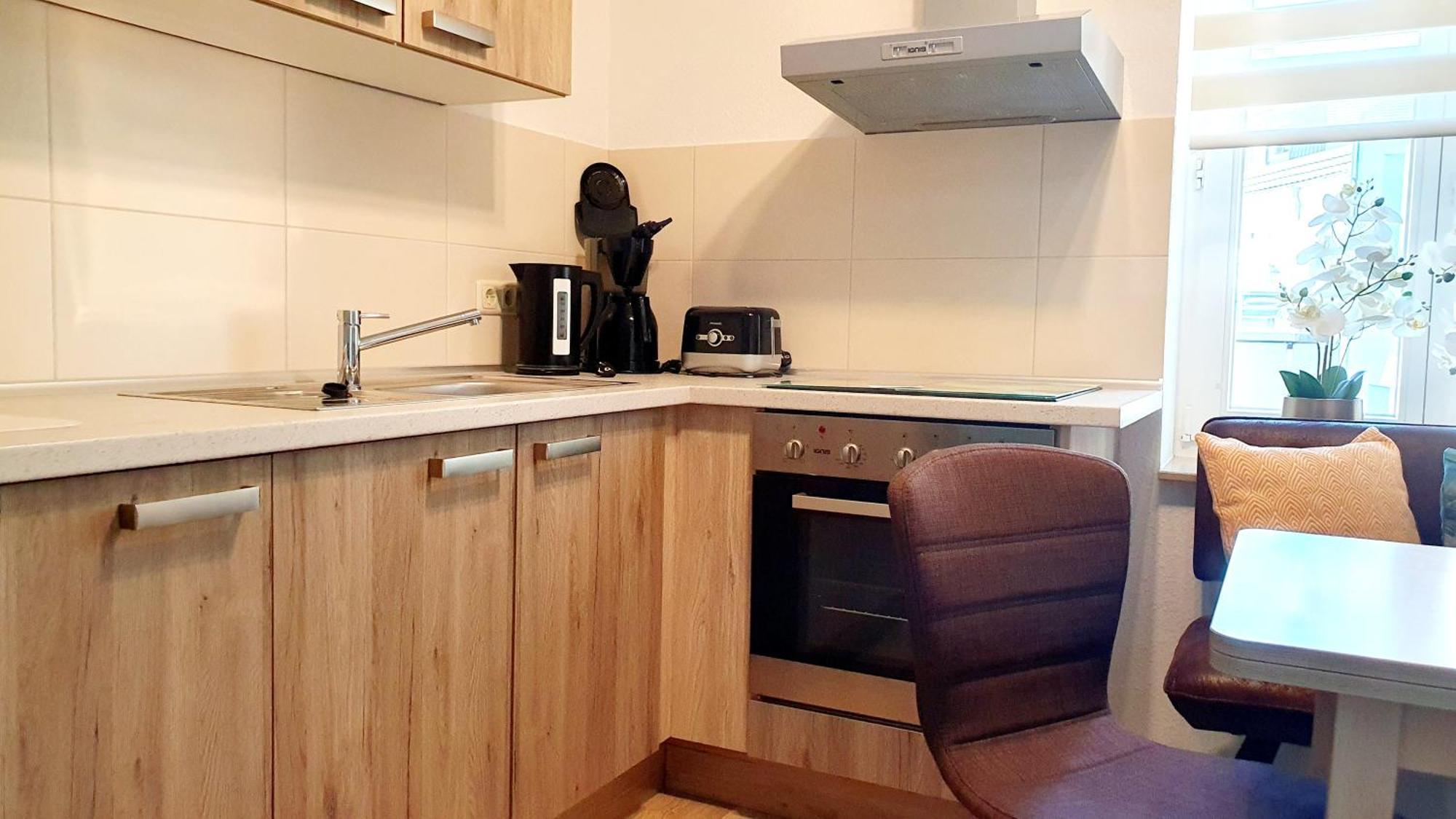 2 Gruener Fuerst Mit Sitzecke Im Innenhof & Parkplatz & Naehe Park