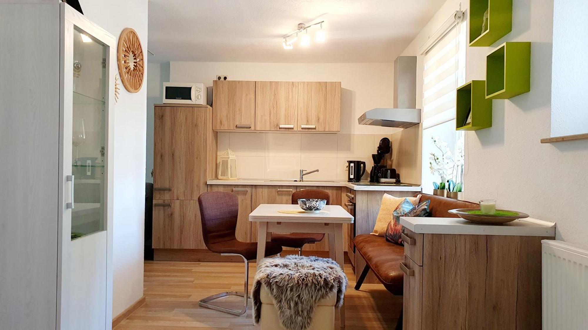 Apartment 2 Gruener Fuerst Mit Sitzecke Im Innenhof & Parkplatz & Naehe Park *