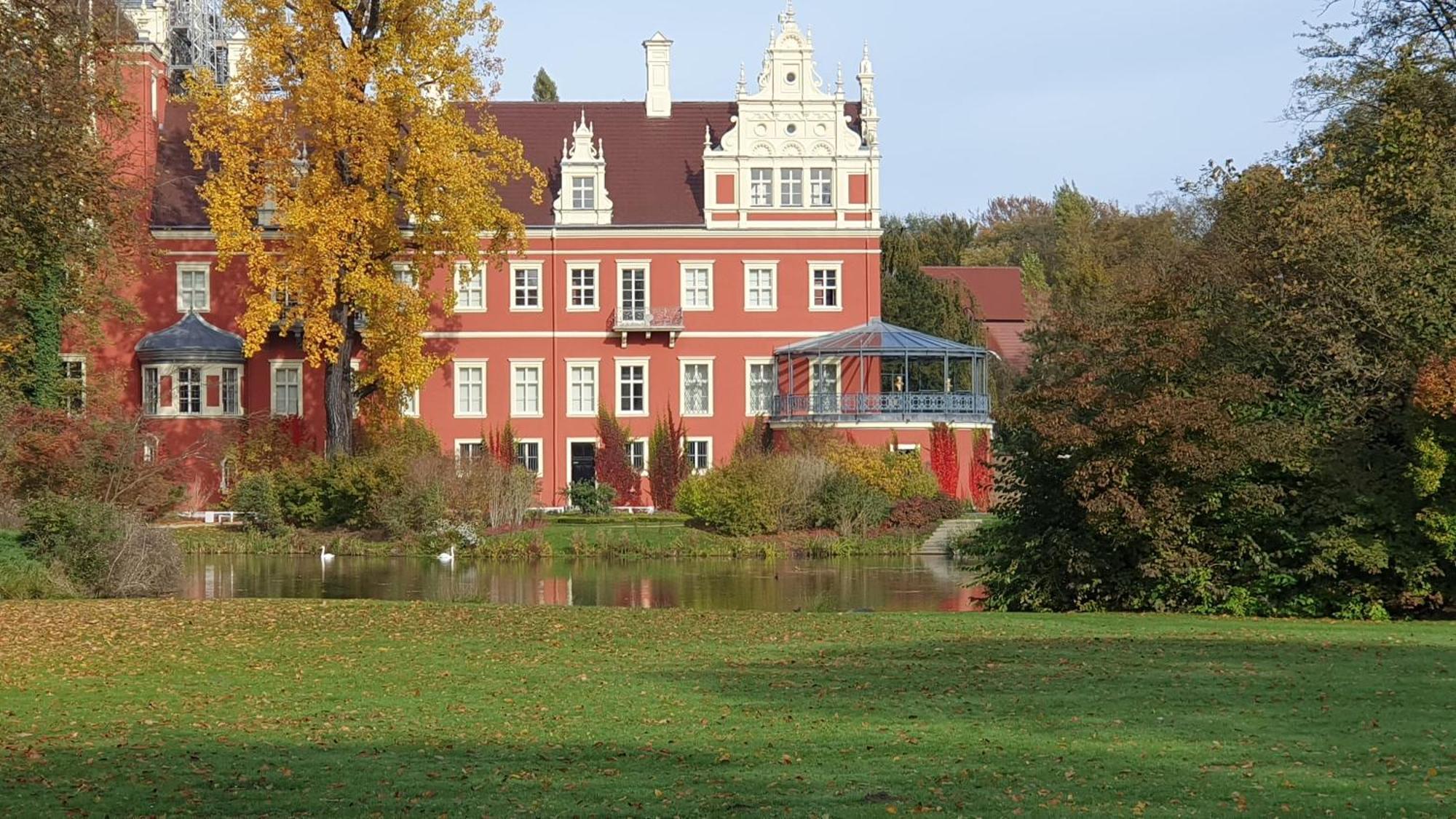 Apartment 2 Gruener Fuerst Mit Sitzecke Im Innenhof & Parkplatz & Naehe Park Bad Muskau