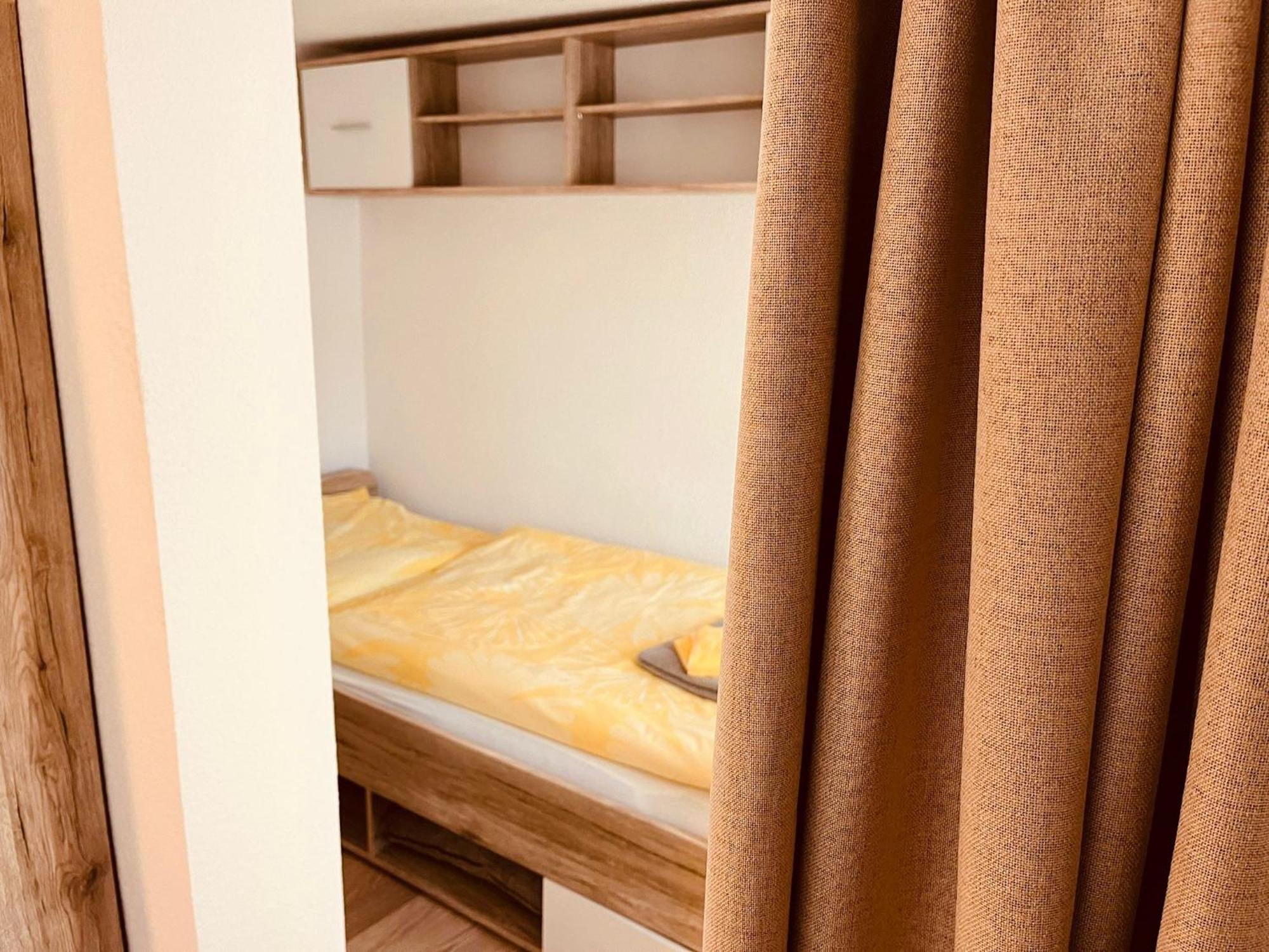 2 Gruener Fuerst Mit Sitzecke Im Innenhof & Parkplatz & Naehe Park