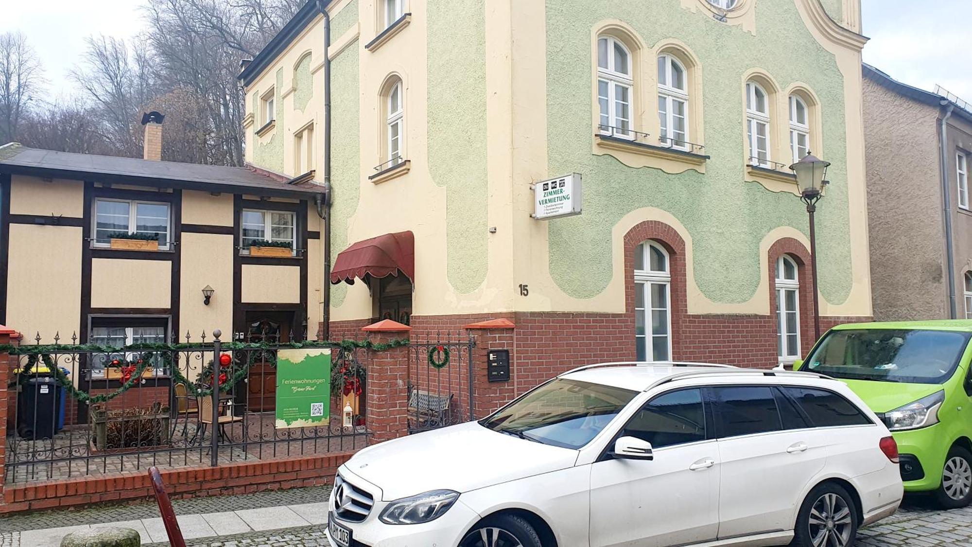 Apartment 2 Gruener Fuerst Mit Sitzecke Im Innenhof & Parkplatz & Naehe Park Bad Muskau
