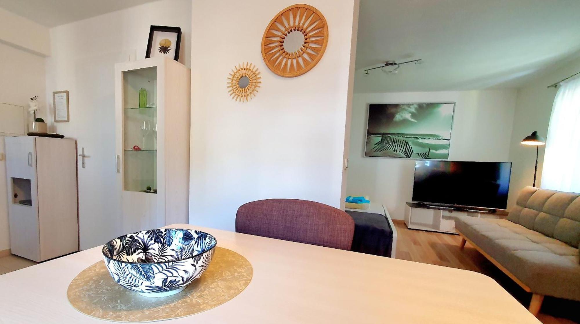 2 Gruener Fuerst Mit Sitzecke Im Innenhof & Parkplatz & Naehe Park